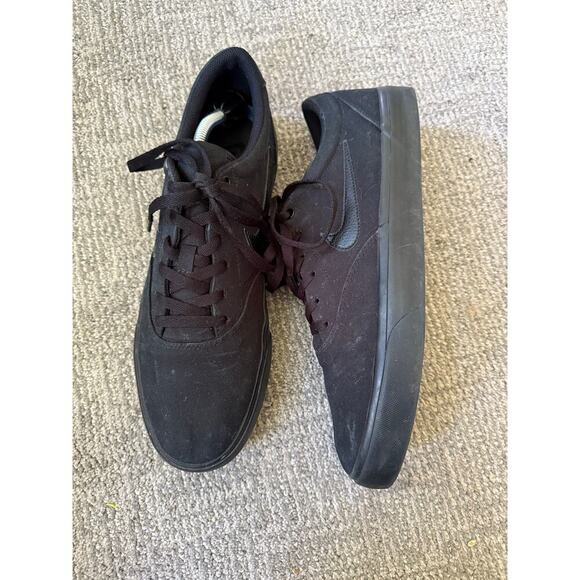 Nike SB blacked out low sneaker Mens size 13 - Picture 1 of 8